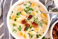 Classic New England Clam Chowder Recipe from Scratch