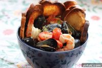 Tuscan-Style Steamed Mussels & Shrimp with Garlic Wine Broth