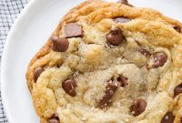 Chewy Chocolate Chip Cookies with Crisp Edges: Classic Recipe