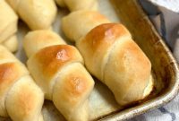 Flaky Homemade Buttery Dinner Rolls Recipe