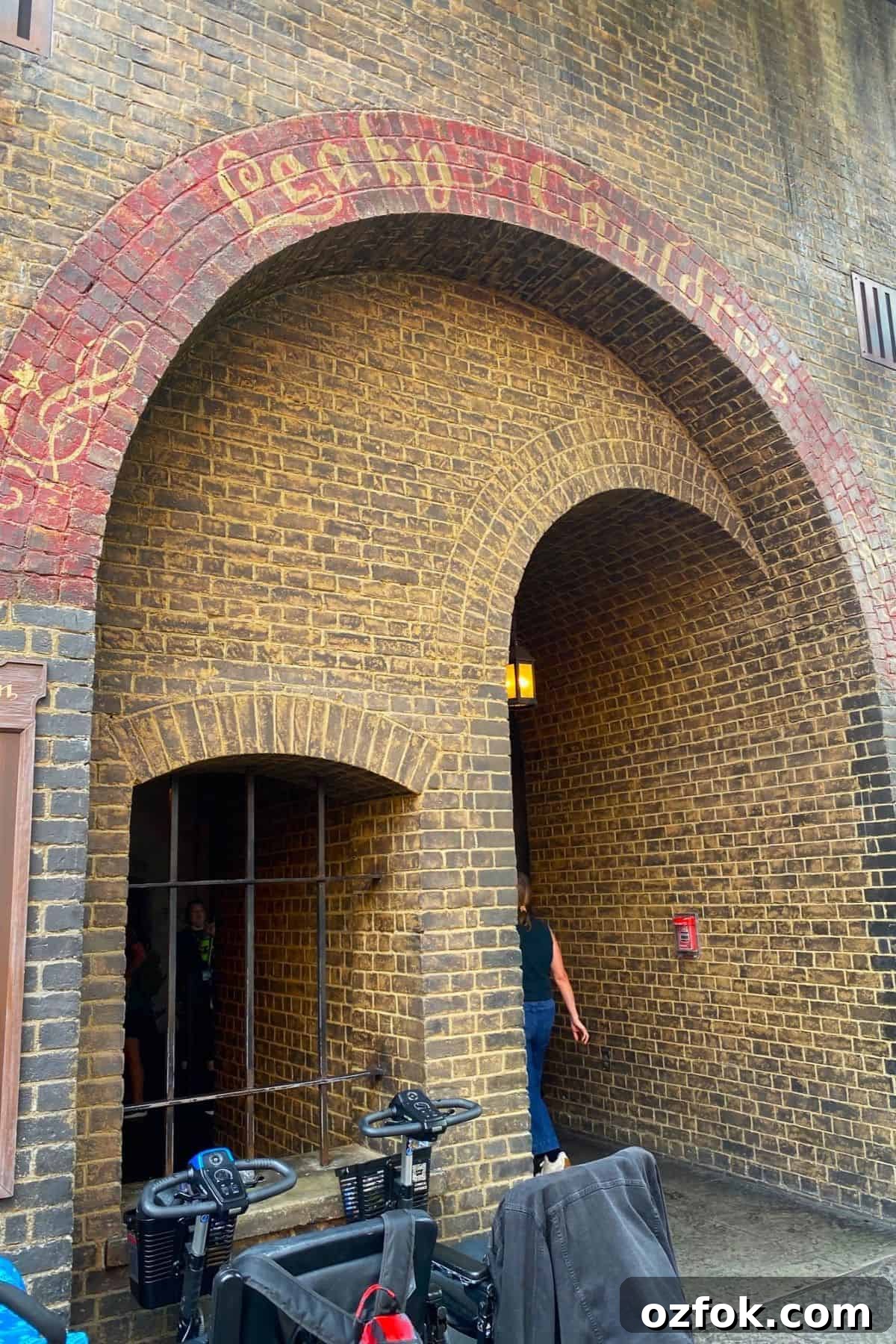 The Leaky Cauldron at Universal Studios Florida: Guide & Tips 3 universal studios florida leaky cauldron entrance