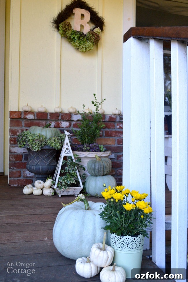 Natural Neutral Fall Porch Decorating Ideas for Cozy Curb Appeal 6 Fall Porch 2015 entry-neutral and natural fall decor