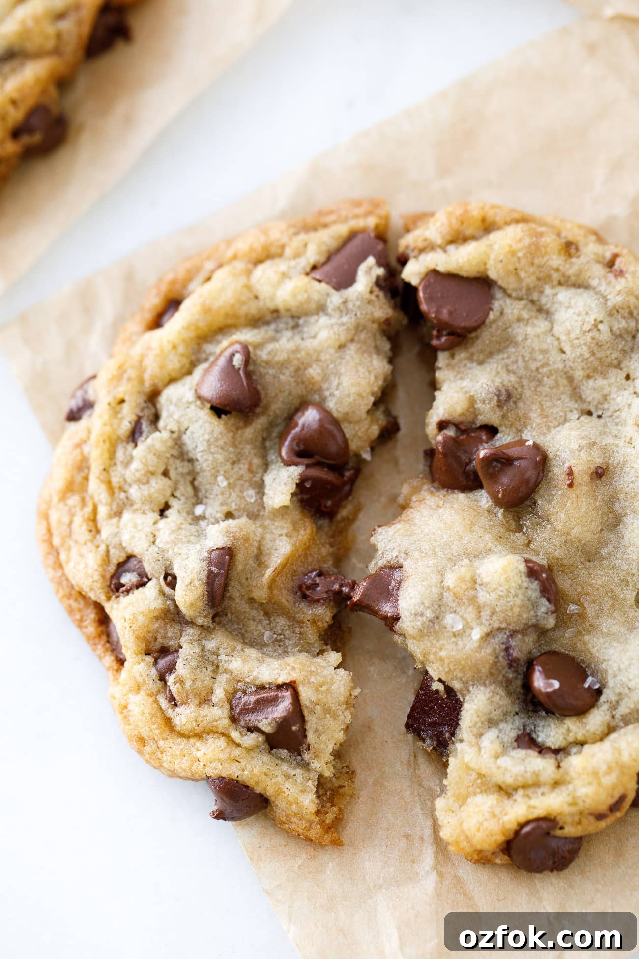 Chewy Chocolate Chip Cookies with Crisp Edges: Classic Recipe 4 img 35631 3