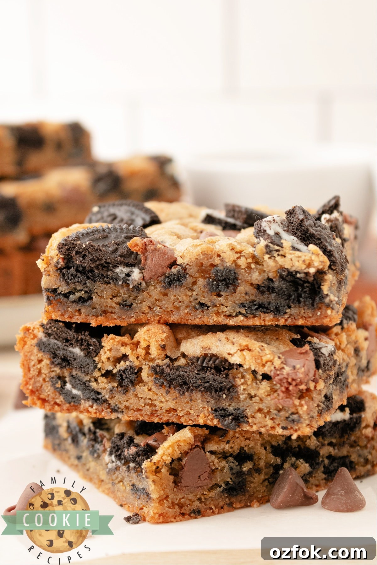 Decadent Oreo Cookie Bar Recipe: Chewy, No-Bake Dessert 5 Thick and chewy cookie bars with Oreos.