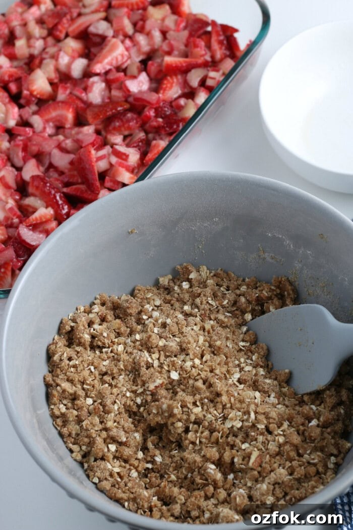 Prepare the oat topping mixing the oat mixture