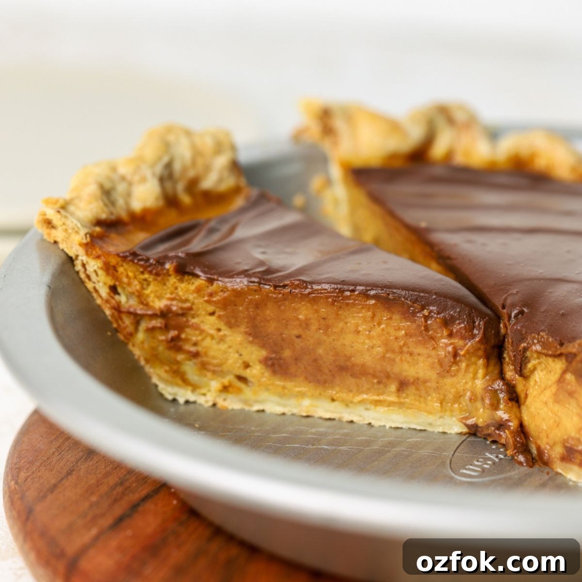 Chocolate Pumpkin Pie Recipe: Rich, Creamy Autumn Dessert 2 Chocolate pumpkin pie with chocolate ganache