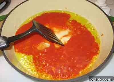 Manestra (Tomato Orzo): Savory Greek-Style One-Pot Pasta 5 Saute the tomato sauce for menestra for a few minutes.